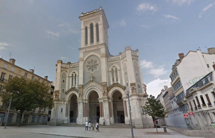 Un hombre con una “chilaba o qamis” interrumpe la misa de Navidad en la catedral, desplegada la Brigada Anticrimen