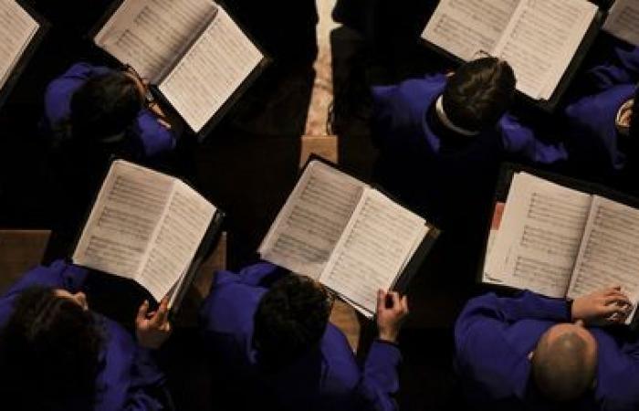 EN FOTOS. Miles de personas se reunieron en Notre-Dame de París para las primeras misas navideñas desde la reapertura de la catedral