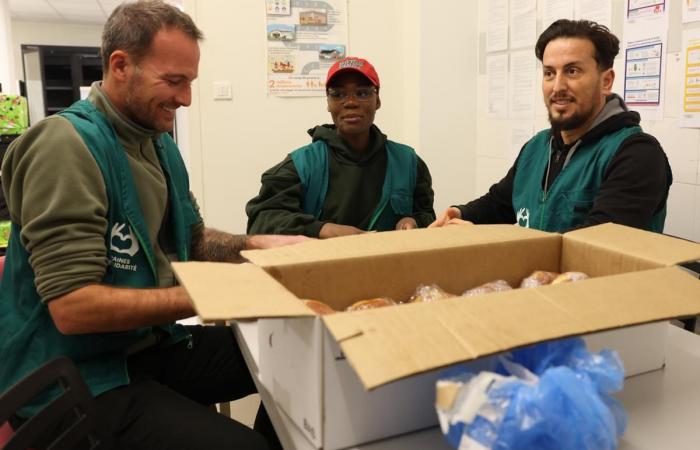 En Burdeos, la asociación Graines de solidarité interpreta a Papá Noel el 25 de diciembre