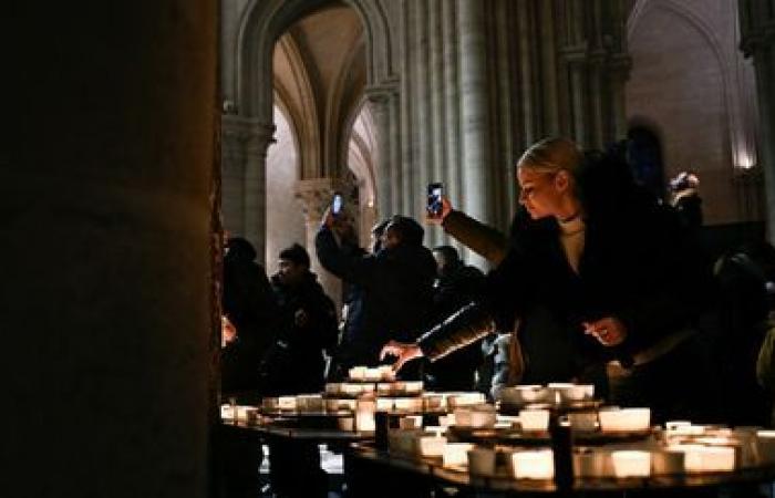 EN FOTOS. Miles de personas se reunieron en Notre-Dame de París para las primeras misas navideñas desde la reapertura de la catedral