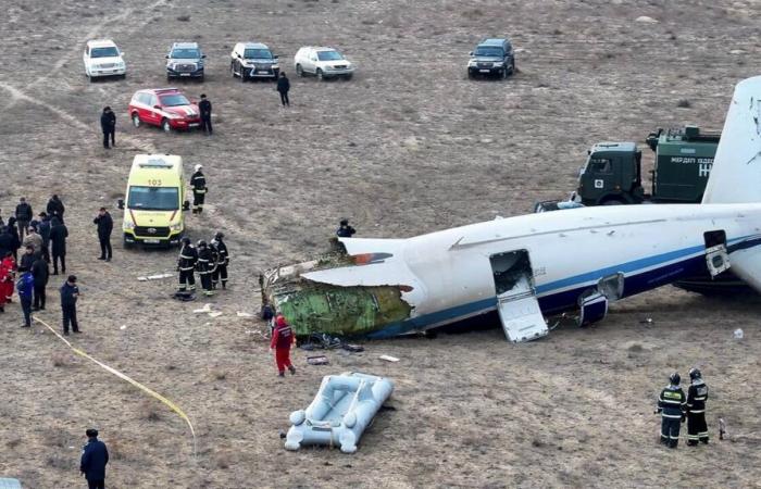 Hay 29 supervivientes del accidente de un avión de Azerbaiyán Airlines en Kazajistán