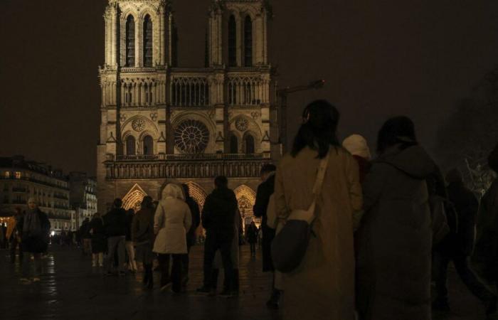 EN FOTOS. Miles de personas se reunieron en Notre-Dame de París para las primeras misas navideñas desde la reapertura de la catedral