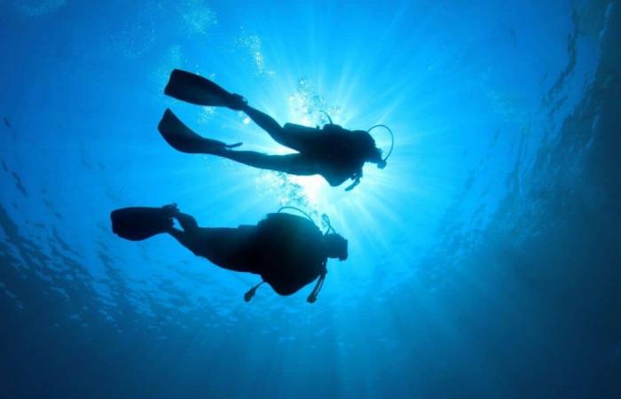 Tras batir el récord de tiempo bajo el agua, este hombre ya no quiere salir a la superficie