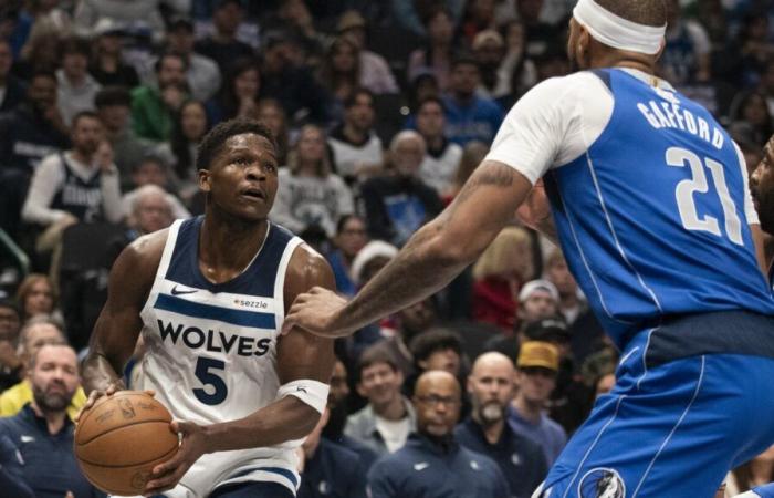 Edwards anota 26, los Wolves resisten para vencer a los Mavs 105-99 tras la lesión de Doncic