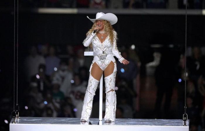 Beyoncé interpreta un popurrí de “Cowboy Carter” durante el espectáculo de medio tiempo de la NFL