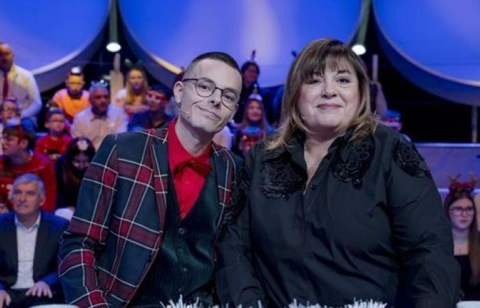 Público: “Les 12 coupes de Noël” líder en declive en TF1, gran resultado para “Le grand bêtisier” en C8, más fuerte que Élodie Gossuin en M6