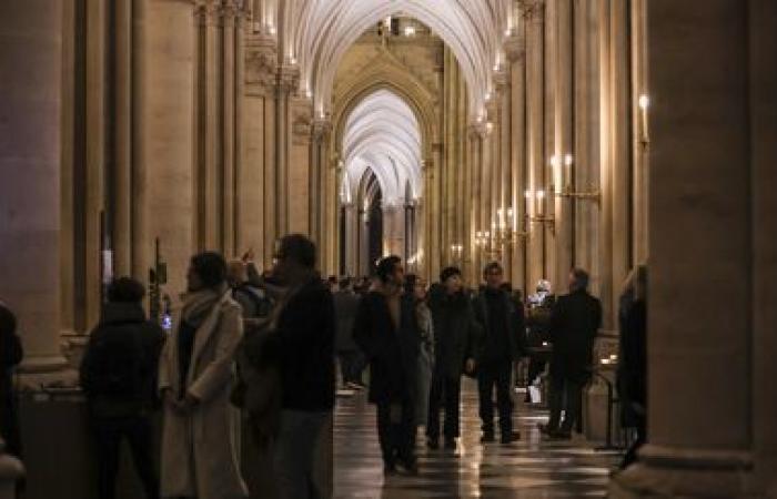 EN FOTOS. Miles de personas se reunieron en Notre-Dame de París para las primeras misas navideñas desde la reapertura de la catedral