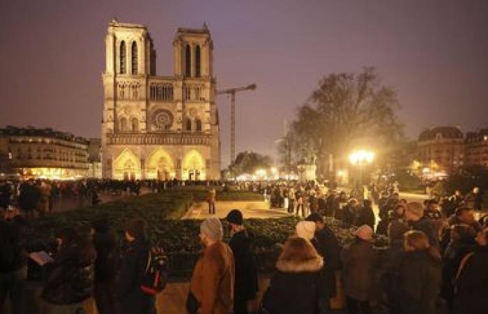 EN FOTOS. Miles de personas se reunieron en Notre-Dame de París para las primeras misas navideñas desde la reapertura de la catedral