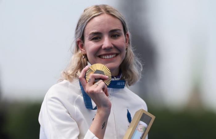 París 2024. Tras su medalla de oro, la triatleta de la Riviera Cassandre Beaugrand coronada “Campeona de campeones” por “L’Équipe”