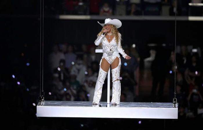 Beyoncé, triunfante en un partido navideño de la NFL, anuncia sorpresas para enero de 2025