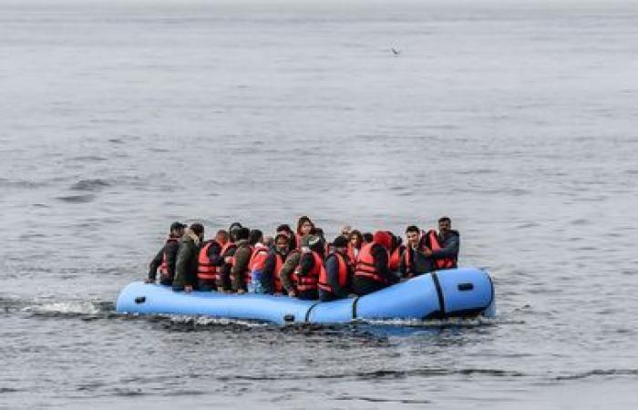 Más de 60 inmigrantes, a bordo de una embarcación, fueron rescatados en el mar, frente a la costa de Paso de Calais