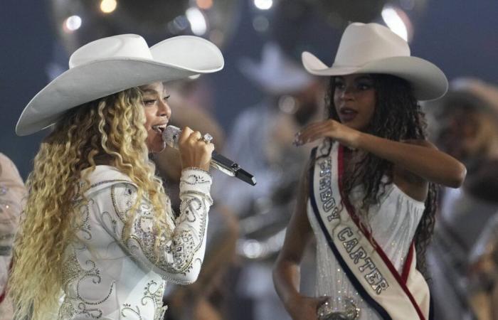 Blue Ivy se une a Beyoncé para el momento madre-hija en su legendario concierto navideño en Texas