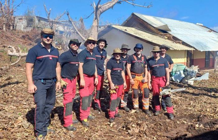 Ciclón Chido en Mayotte: proteger los establecimientos públicos, cubrirlos, ayudar a la población… cómo se desarrolla la misión de los cuatro bomberos del Aude