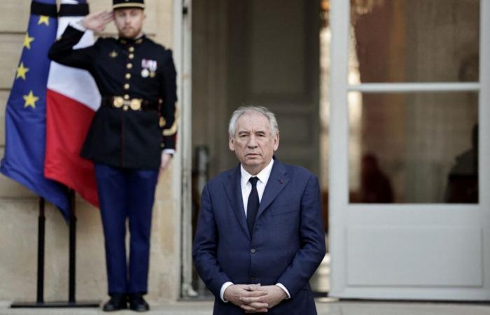 François Bayrou pospone un día su visita a la isla y busca “soluciones concretas”