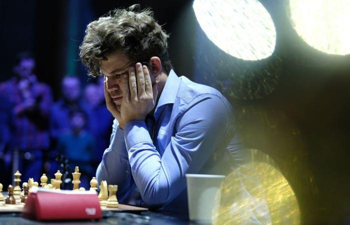 Magnus Carlsen abandona el Campeonato Mundial de Rápidas y Blitz tras negarse a cambiarse los vaqueros