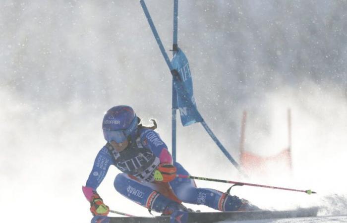 Esquí alpino – Copa del Mundo. Gigante de Semmering: Zrinka Ljutic abre el balón, Clara Direz dorsal 15