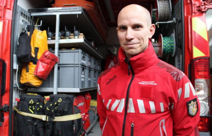 Como Ewan, estos bomberos ganan altura en Finisterre