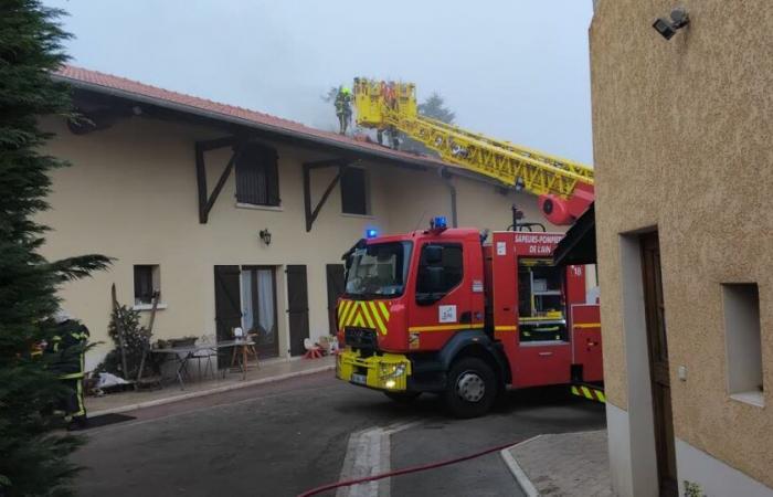 A partir de la sala de calderas, el fuego se propaga hasta el tejado.