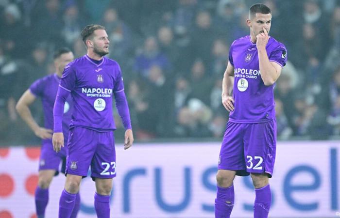 Anderlecht termina 2024 con un fiasco: los malvas implosionan por completo contra Dender y pierden frente a su propio público