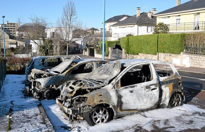 Doce coches quemados en Onet-le-Château: para la policía nacional, “la pista accidental no es la que preferimos”, actualización de la investigación