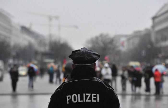 Alemania: Dos heridos en una explosión frente al edificio de la policía