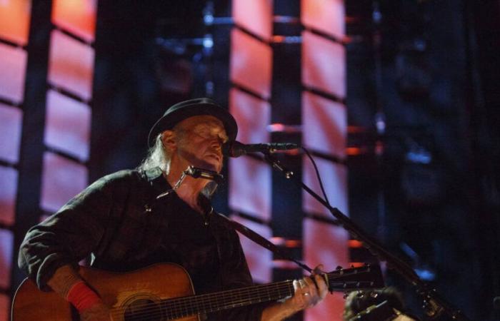 Neil Young anuncia que no cantará en Glastonbury y ataca a la BBC – Libération