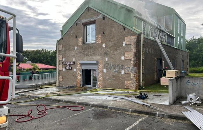 Incendiado el edificio que alberga la bouquinerie du Nord y las oficinas del SIC