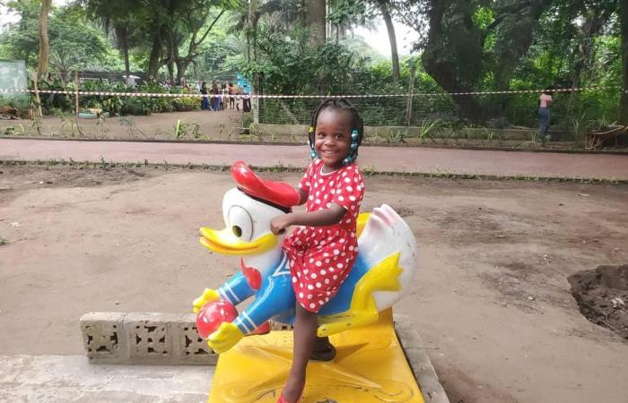 Una verdadera “trampa para turistas” en Brazzaville, ¡los niños se lo pasan genial!