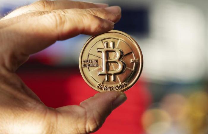 ¿Deberían las autoridades suizas invertir en bitcoins? – rts.ch