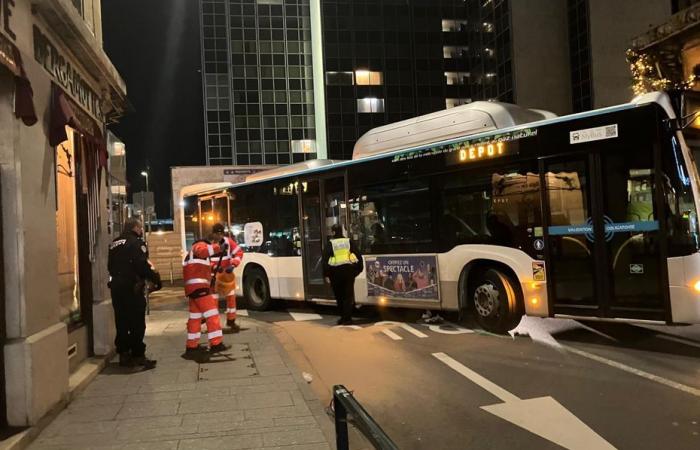 Un niño de 15 años murió en Nancy bajo las ruedas de un autobús, los bomberos no pudieron resucitarlo