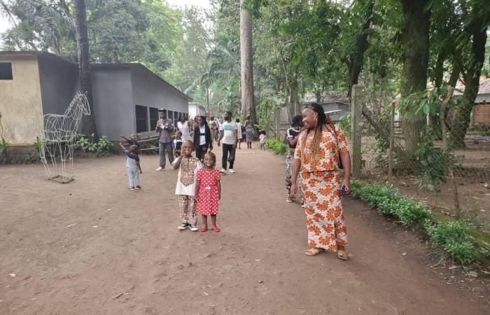 Una verdadera “trampa para turistas” en Brazzaville, ¡los niños se lo pasan genial!