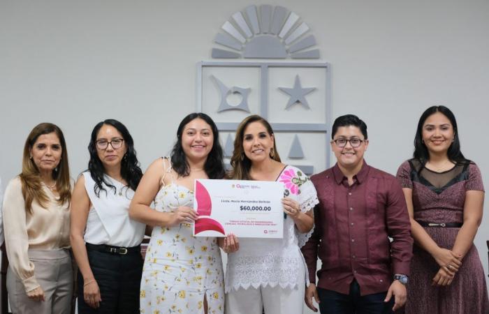 Mara entrega el Premio a la Excelencia en Humanidades y Ciencias Innovadoras