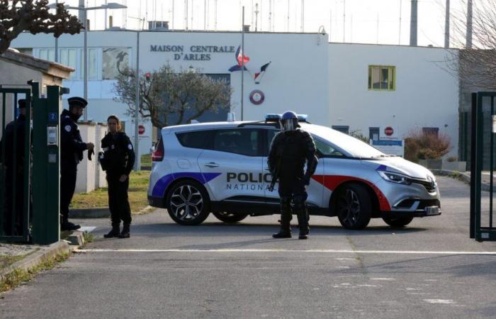 El testimonio del guardia tras la toma de rehenes en la prisión de Arles.