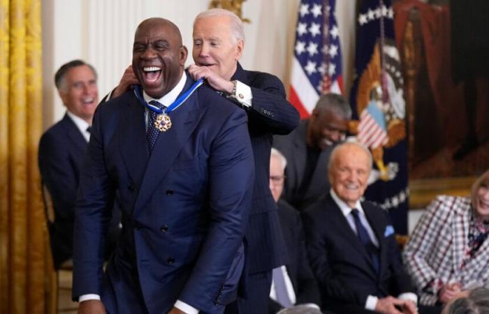 Biden otorga 18 medallas de la libertad y transmite un mensaje inconfundible