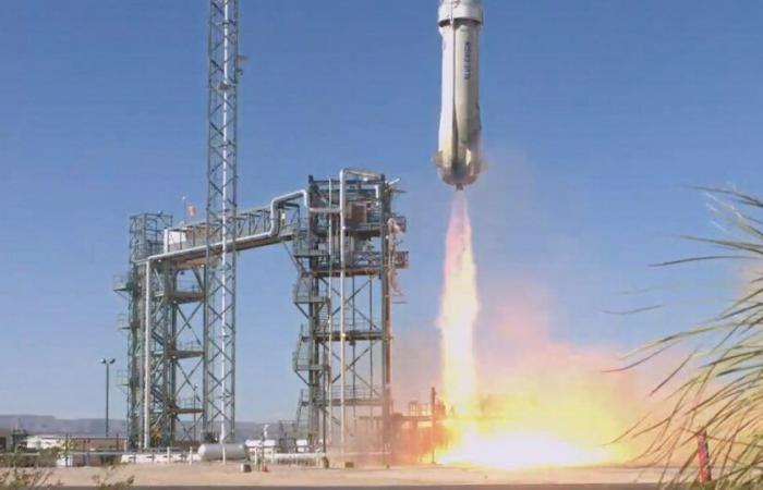 Blue Origin, la compañía espacial de Jeff Bezos, se prepara para realizar el primer vuelo de su lanzador pesado