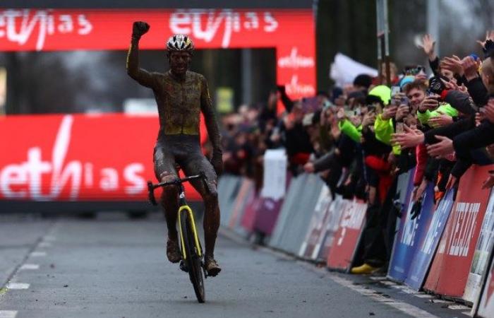 Dos seguidos para Wout van Aert tras una demostración real en el baño de barro de Dendermonde