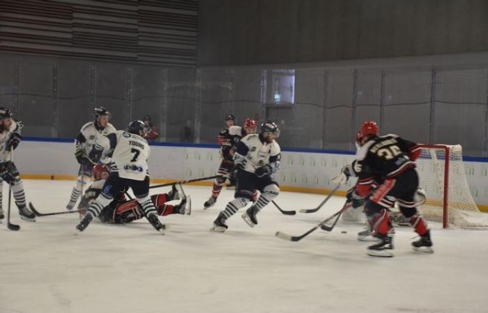 En imágenes: reviva el partido de hockey sobre hielo entre Neuilly-sur-Marne y Dunkerque, disputado en la pista de hielo de Dreux