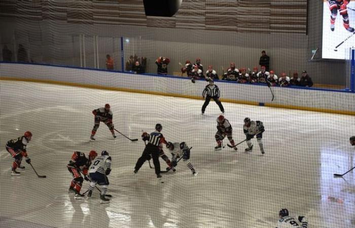 revive el partido de hockey sobre hielo entre Neuilly-sur-Marne y Dunkerque, disputado en la pista de hielo de Dreux