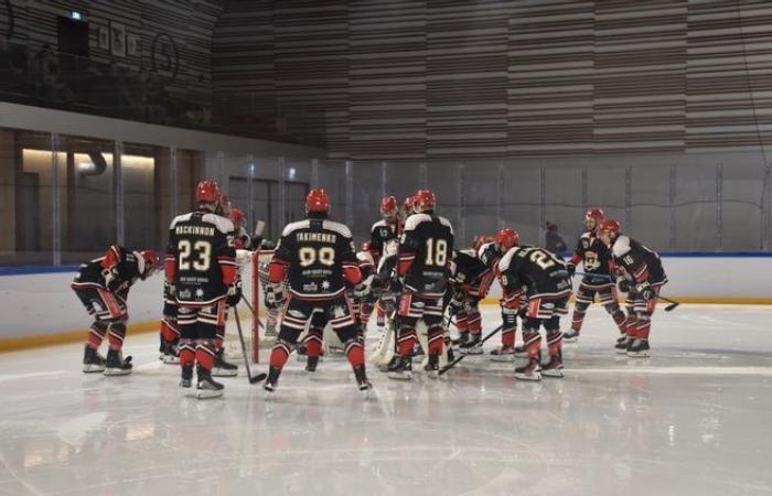 revive el partido de hockey sobre hielo entre Neuilly-sur-Marne y Dunkerque, disputado en la pista de hielo de Dreux