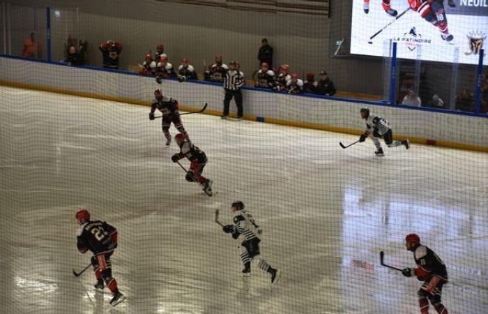 revive el partido de hockey sobre hielo entre Neuilly-sur-Marne y Dunkerque, disputado en la pista de hielo de Dreux