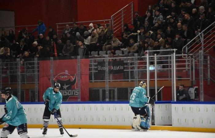 revive el partido de hockey sobre hielo entre Neuilly-sur-Marne y Dunkerque, disputado en la pista de hielo de Dreux