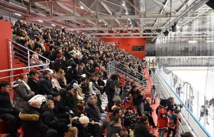 revive el partido de hockey sobre hielo entre Neuilly-sur-Marne y Dunkerque, disputado en la pista de hielo de Dreux