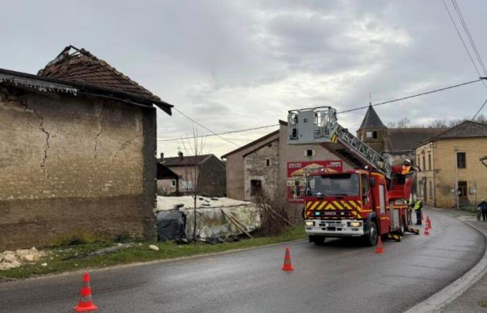 Mosa. Un cobertizo cerca de la carretera se derrumba en Burey-en-Vaux