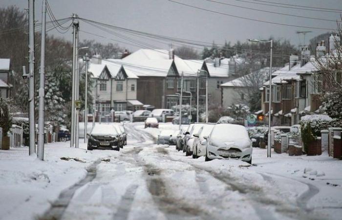 Clima en el Reino Unido: fuertes nevadas azotan gran parte del Reino Unido y miles de personas se quedaron sin electricidad, con advertencias extendidas hasta el lunes