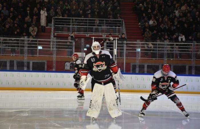 revive el partido de hockey sobre hielo entre Neuilly-sur-Marne y Dunkerque, disputado en la pista de hielo de Dreux