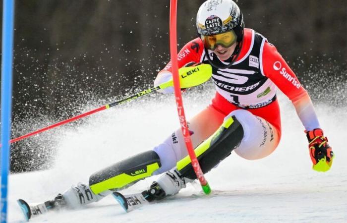 Wendy Holdener lidera después de la carrera 1