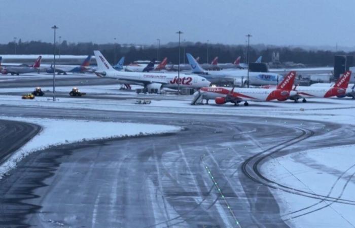 Fuertes nevadas perturban el tráfico aéreo en Inglaterra, Alemania y Países Bajos