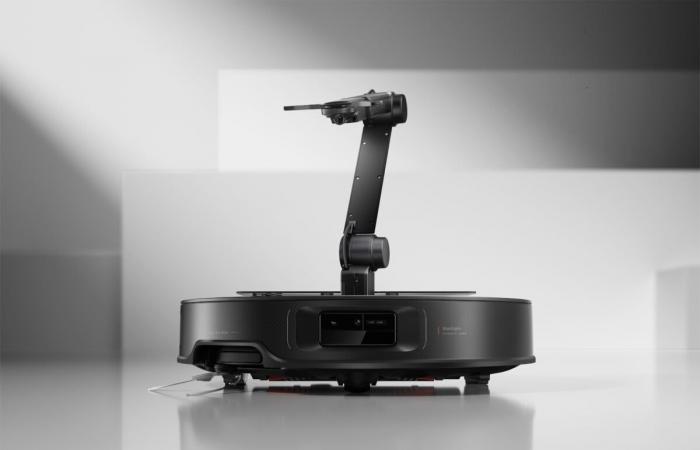 Roborock presenta un inusual robot aspirador equipado con un brazo mecánico (y muchas otras características nuevas)