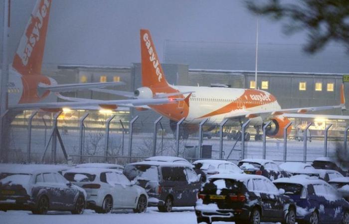 Clima en el Reino Unido: fuertes nevadas azotan gran parte del Reino Unido y miles de personas se quedaron sin electricidad, con advertencias extendidas hasta el lunes