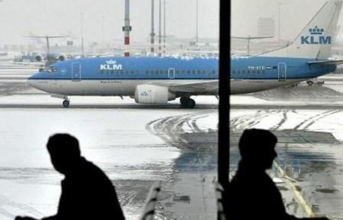 Varios aeropuertos europeos afectados por el clima invernal